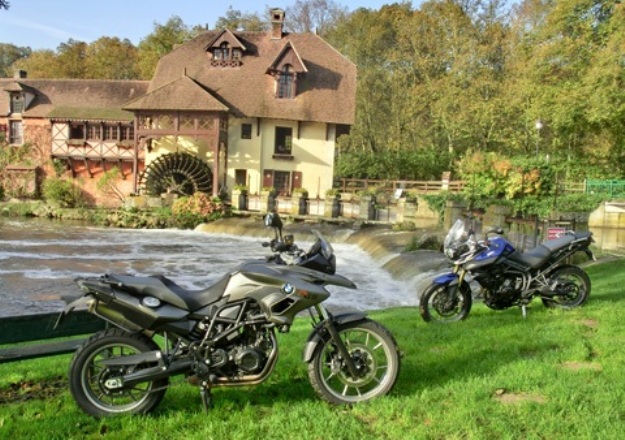 BMW F700GS vs Triumph Tiger 800: easy trails!