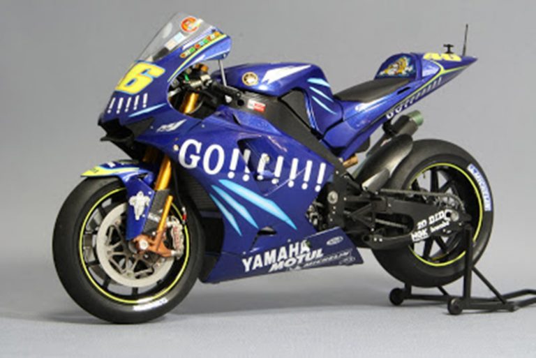 Ямаха YZR m1 от Heller