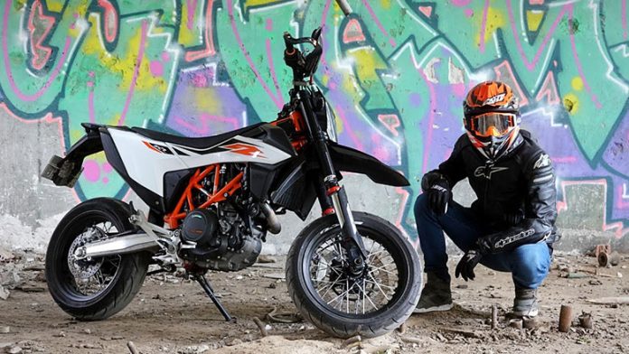 2020 KTM 690 SMC R Supermoto