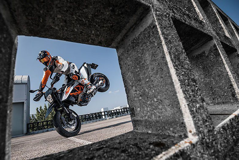 2020 KTM 690 SMC R Supermoto