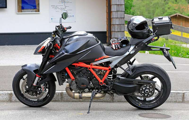 KTM 2020 1290 Super Duke R Powerful Sports Motorcycle