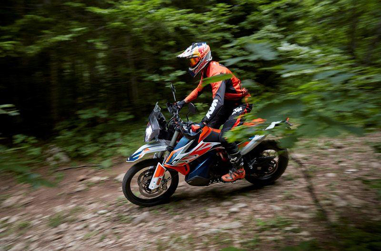 2020 Yamaha Ténéré 700 vs 2020 KTM 790 Adventure R