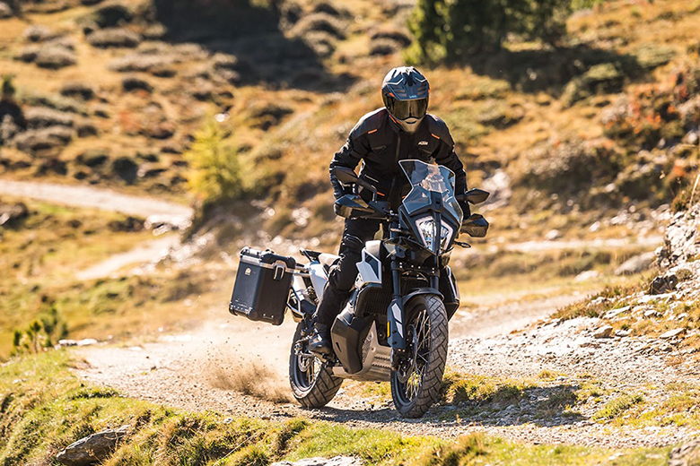 2020 Yamaha Ténéré 700 vs 2020 KTM 790 Adventure R