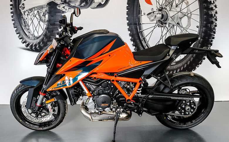 KTM 2021 1290 Super Duke R Sports Bike