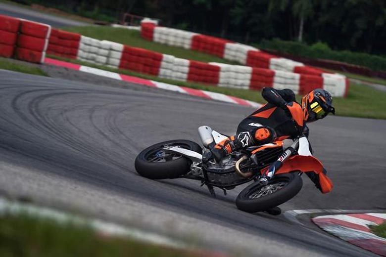 2022 KTM 450 SMC R Supermoto