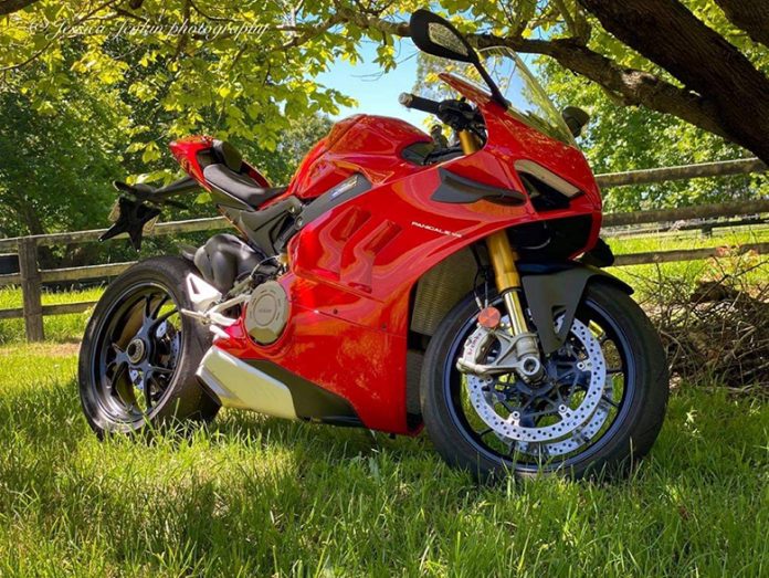 Ducati 2021 Panigale V4S Sports Bike