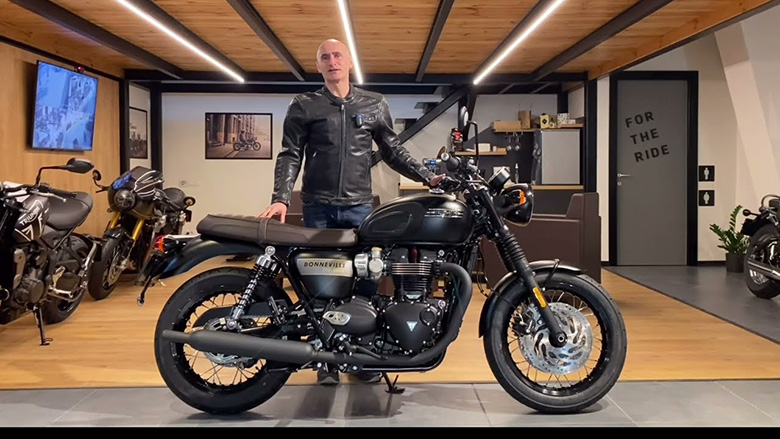 Triumph 2022 Bonneville T120 Black Gold Line Edition