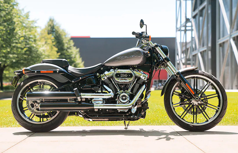 2022 Vulcan 900 Custom vs 2022 Softail Breakout