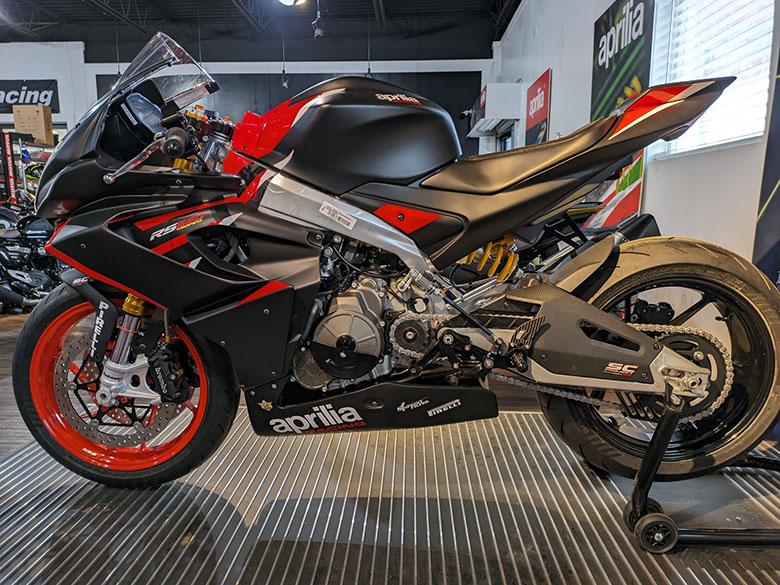 2023 Aprilia RS660 vs 2023 Honda CBR650R