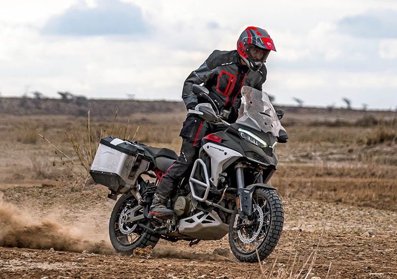 2023 Ducati Multistrada V4 S vs 2023 BMW R 1250 GS - Comparison Review