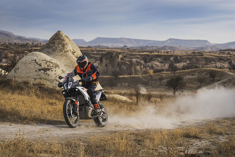 2023 Yamaha Tenere 700 vs 2023 KTM 790 Adventure R