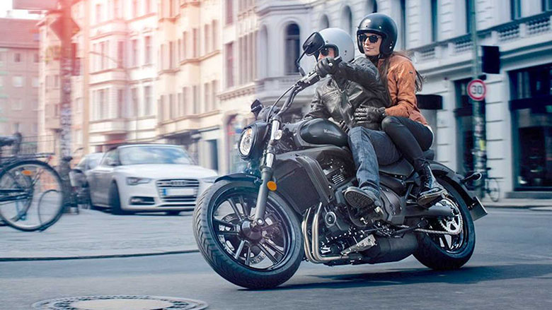 2023 Honda Shadow Phantom vs 2023 Kawasaki Vulcan S