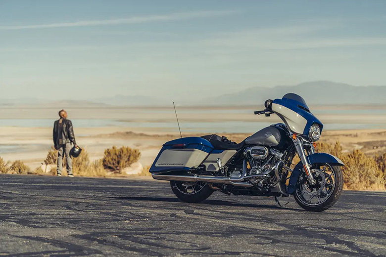 2023 Harley Davidson Electra Glide vs 2023 Harley Davidson Street Glide