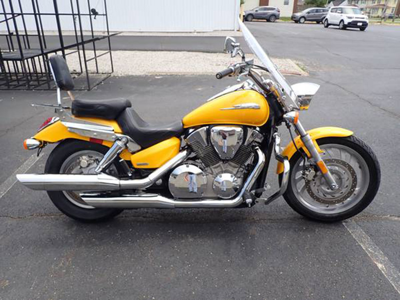 2023 Honda Shadow Sabre 1100 vs 2023 Honda VTX1300