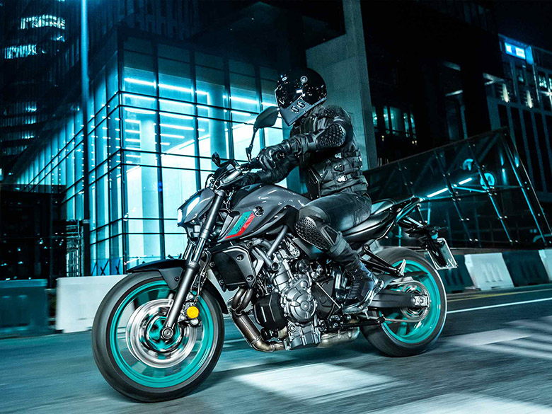 2023 Yamaha MT-07 vs 2023 Suzuki GSX-8S