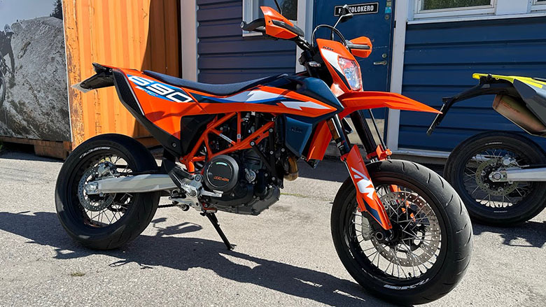 2023 KTM 690 SMC R Supermoto