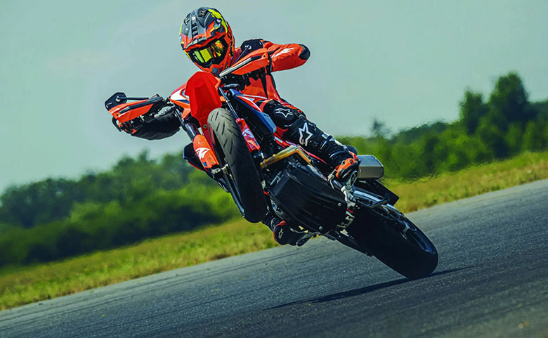 2023 KTM 690 SMC R Supermoto