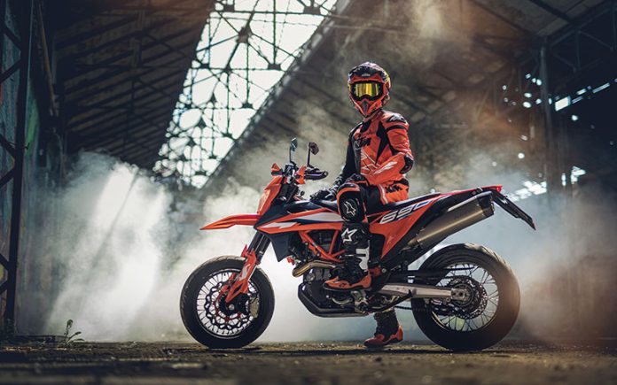 2023 KTM 690 SMC R Supermoto