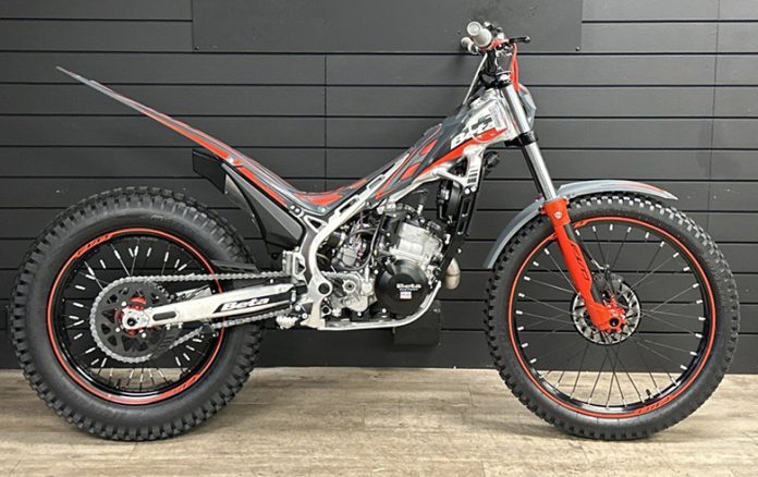 Beta 2024 EVO 2T 300 SS Dirt Motorcycle